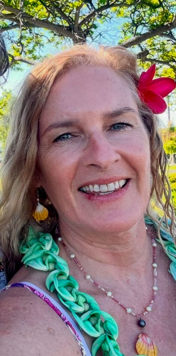 Deona Garcia — fine artist based in Hawaii